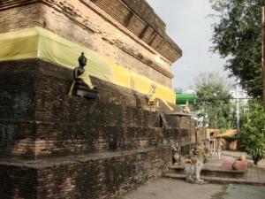 Chedi with offerings